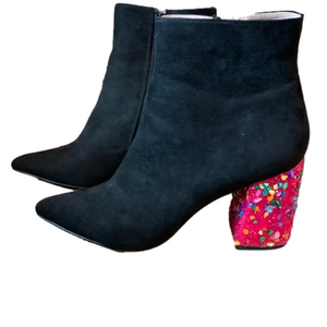 Betsy Johnson sz 9.5 suede feel black pointed toe boots with jeweled heels